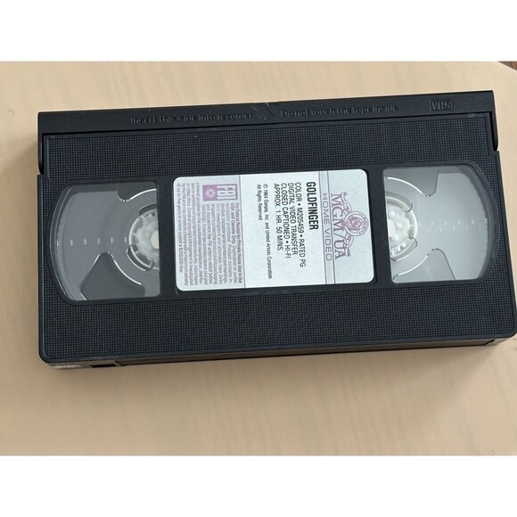 James Bond 007 VHS Deluxe Edition Gift Set  8 Classic Films  MGM/UA Gift Set NIB - Picture 6 of 8